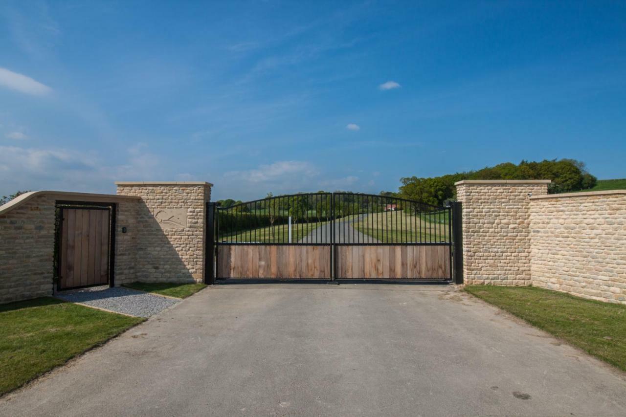 High Oaks Grange - Cottages Pickering Dış mekan fotoğraf